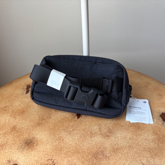Lululemon Mini Belt Bag - Picture 6 of 8